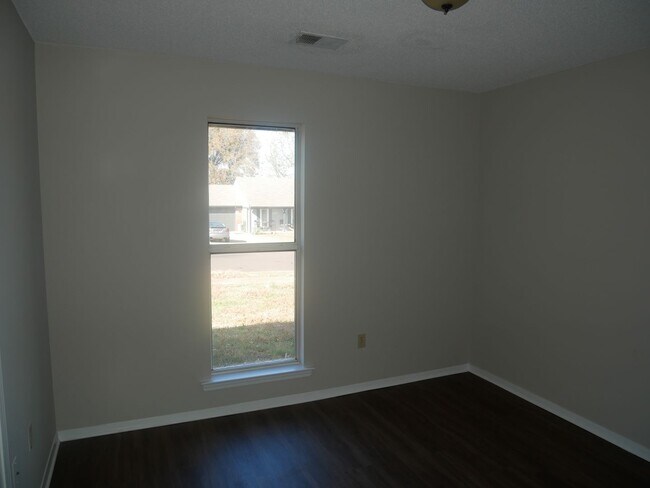 Building Photo - 6530 Jamestown Dr