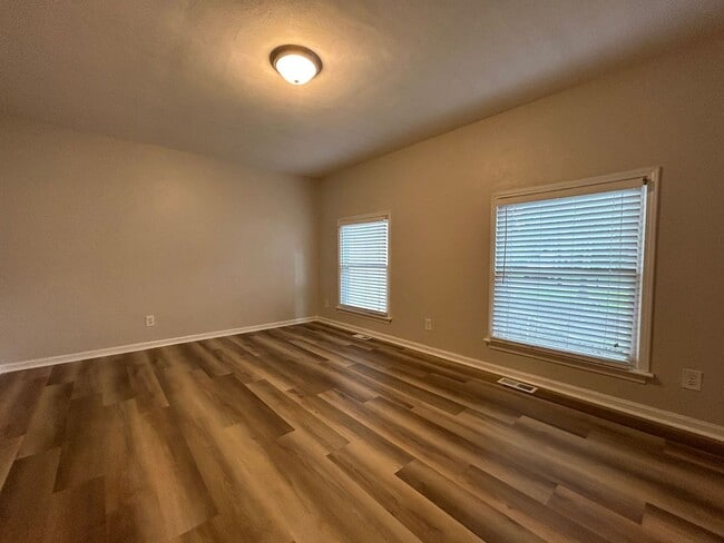 Building Photo - Welcome to this charming ranch-style home in the heart of Churchland "ASK ABOUT OUR ZERO DEPOSIT"