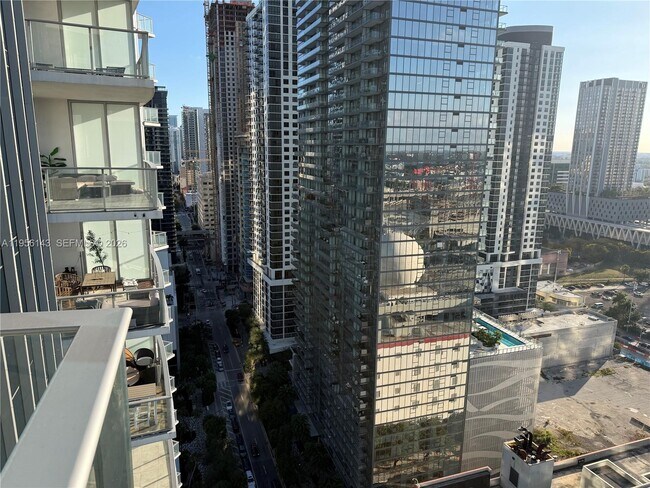 Building Photo - 851 NE 1st Ave