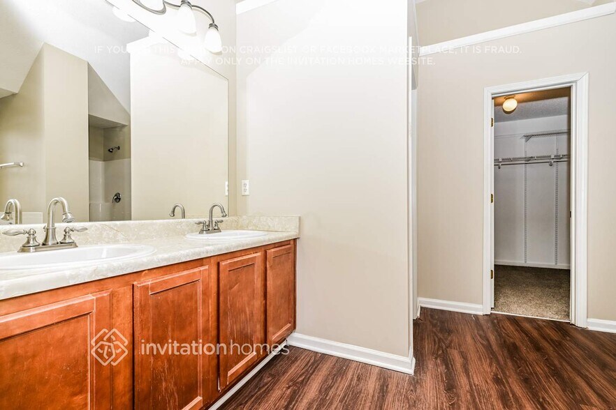 Building Photo - 363 Ermines Way