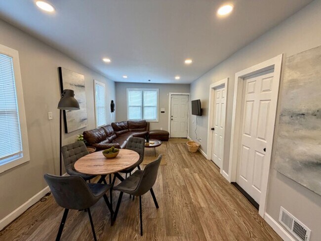 Building Photo - Fully Furnished And Updated 4 bedroom 2 bath house for Lease