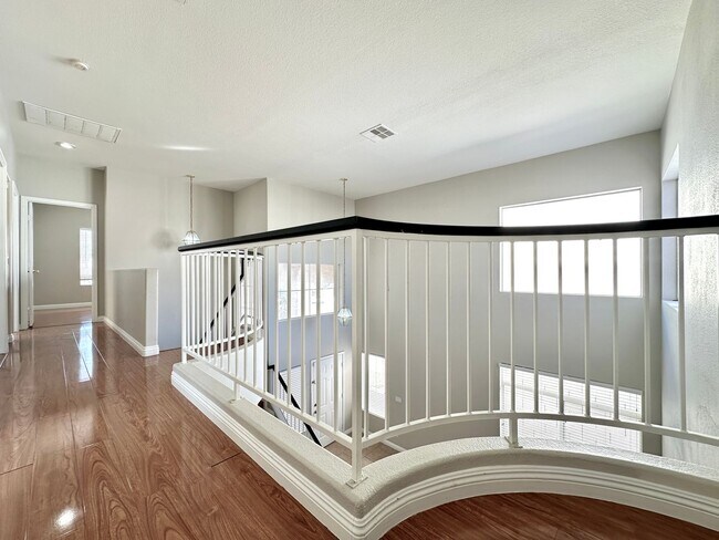 Building Photo - Buffalo Twain