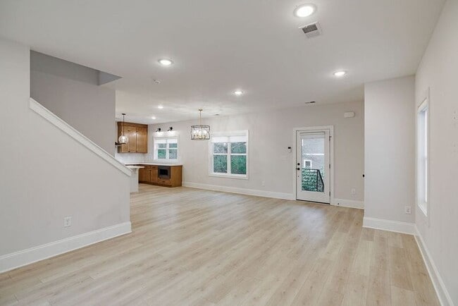 Building Photo - 125 Harper St