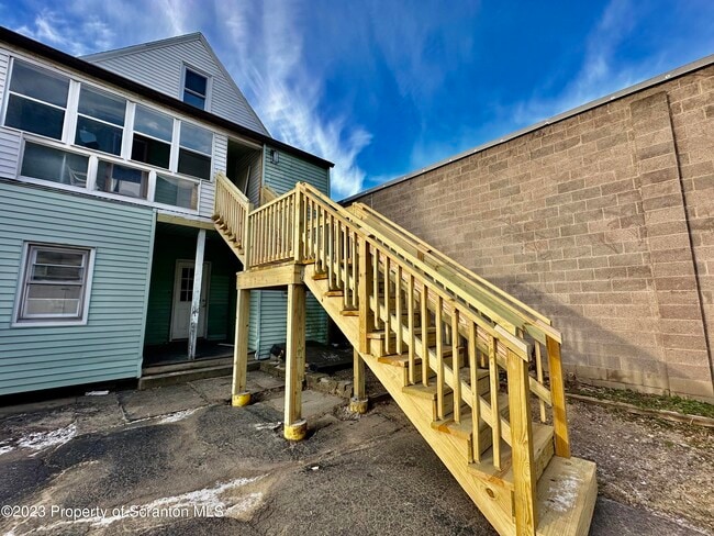 Building Photo - 7 Plum Pl