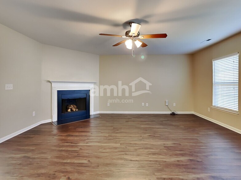 Building Photo - 213 Pine Hall Dr