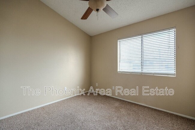 Building Photo - 2985 N Oregon St