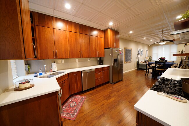 Building Photo - 1316 S 6th St