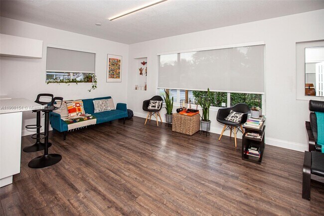 Building Photo - 1050 NW 46th St