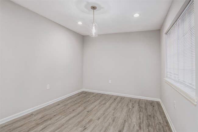 Building Photo - 1702 Athens Dr