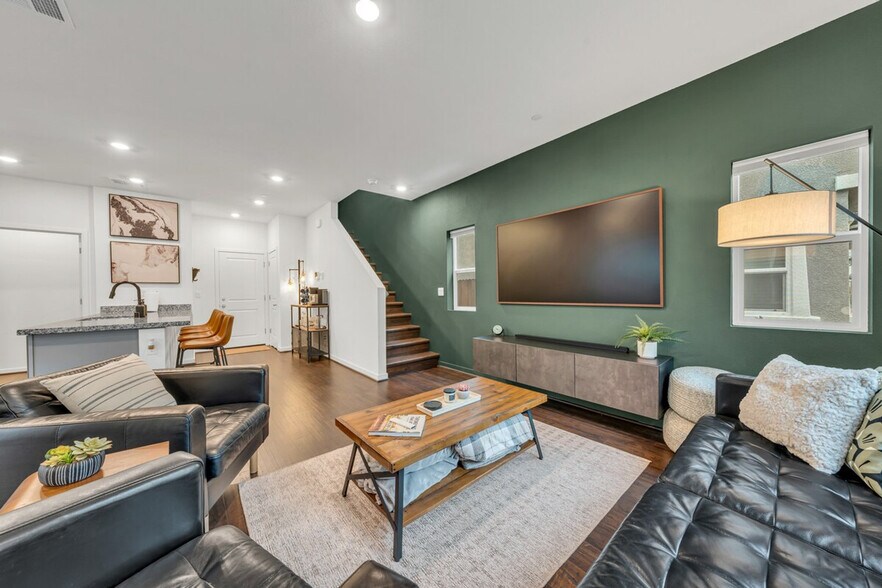 Building Photo - 6001 San Rafael Ln