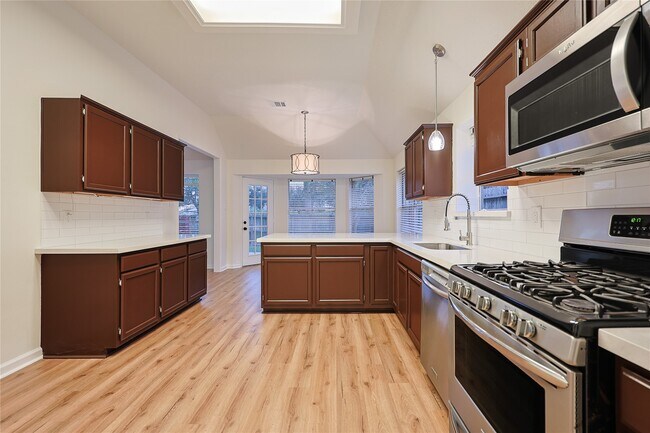 Building Photo - 2109 Eastlands St