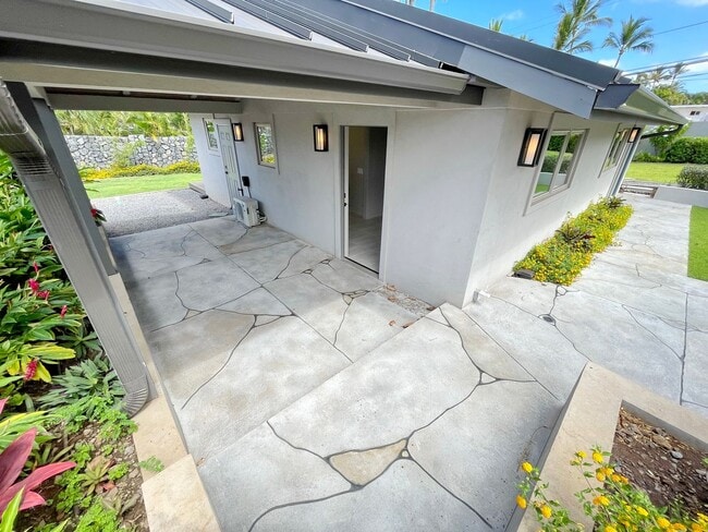 Building Photo - Experience Island Living in a Renovated 2-...