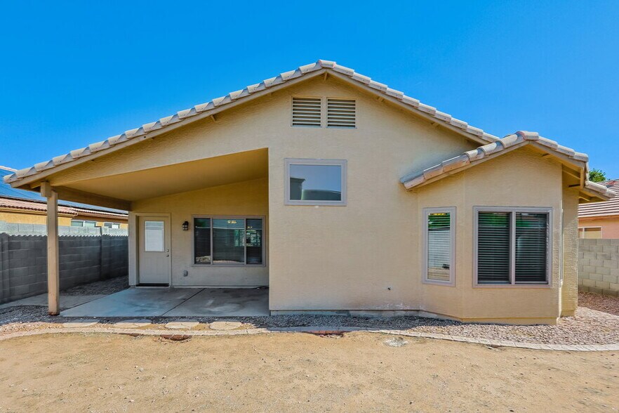 Building Photo - 3950 E Barbarita Ave