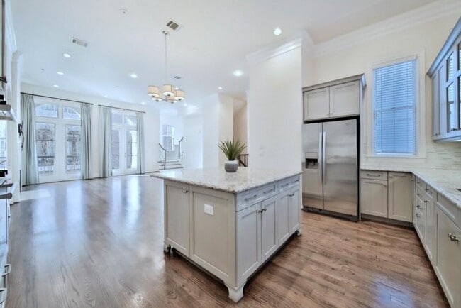 Building Photo - 3913 Gramercy St