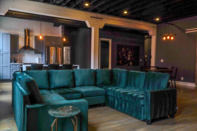 Building Photo - FURNISHED LUXURY LOFT (SHORT TERM / INSURANCE)