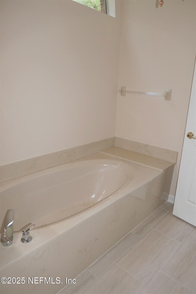 Building Photo - 10996 Raley Creek Dr S