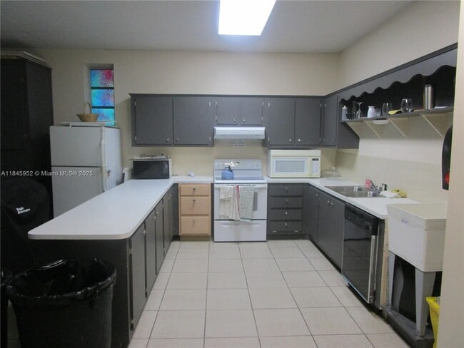 Building Photo - 5001 NW 34th St