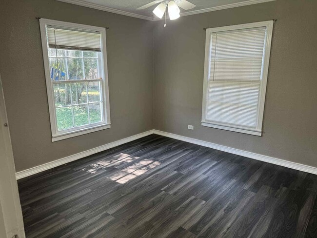 Building Photo - 3708 Sleeper Ave