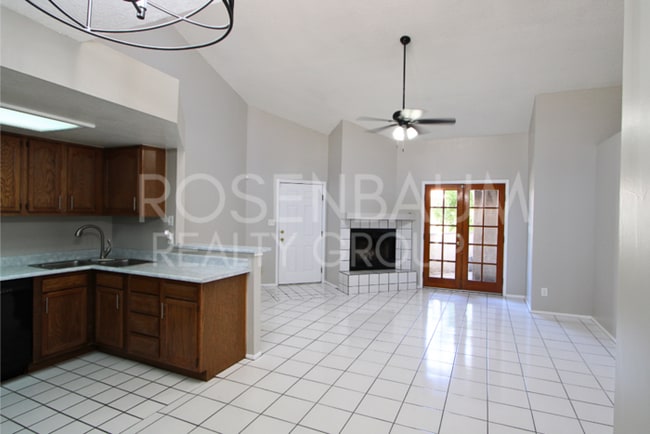 Building Photo - Cute and cozy 2-beds, 2-baths upstairs con...