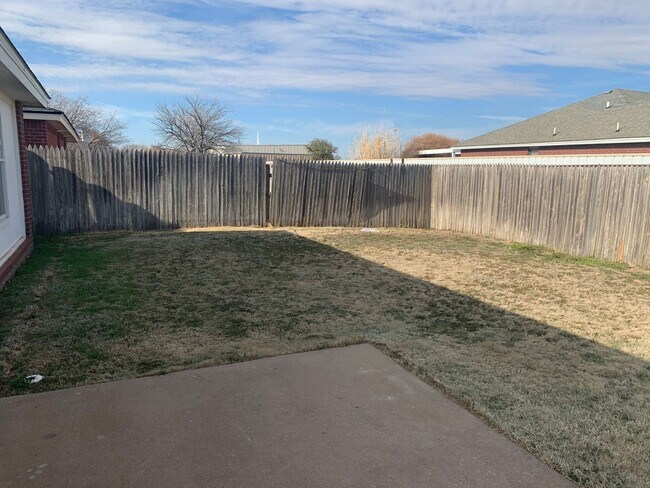 Building Photo - Retro Charm in Every Detail 3Bed/2Bath!