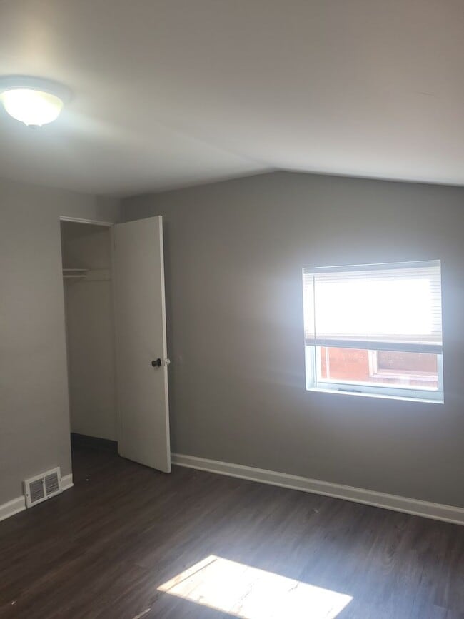 Building Photo - 3 bedroom duplex in Penn Hills with drivew...