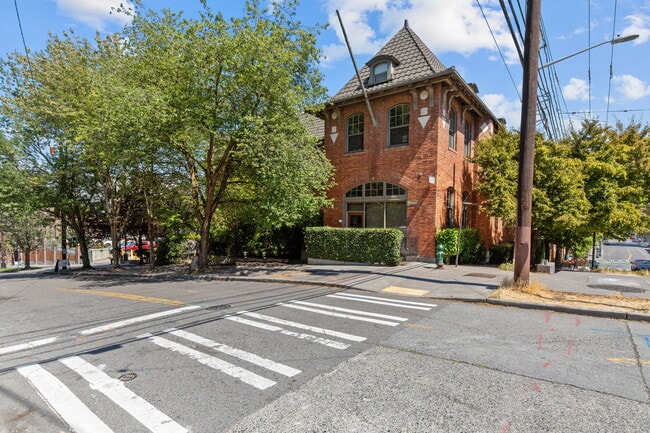 Building Photo - 1406 Harvard Ave