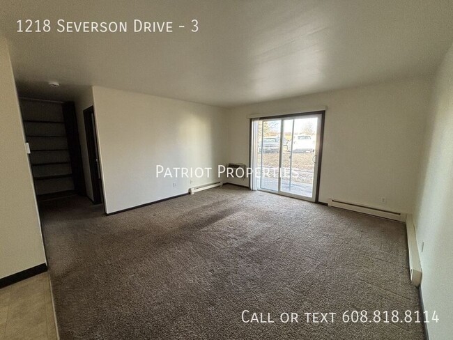 Building Photo - 1 bedroom/ 1 bath apartment in Sun Prairie...