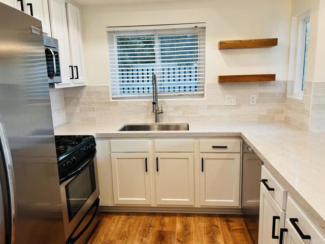 Building Photo - 4587 Cove Dr