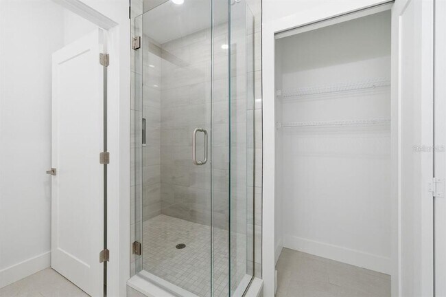 Building Photo - 1909 Gulfview Dr