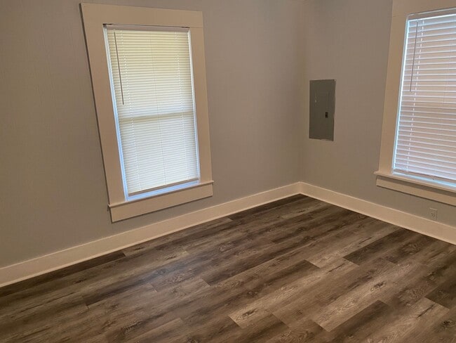 Building Photo - Updated 3/1 North LC with appliances