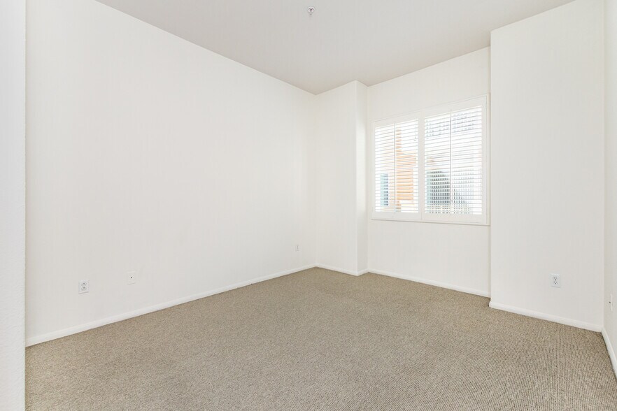 Building Photo - 4060 Glencoe Ave