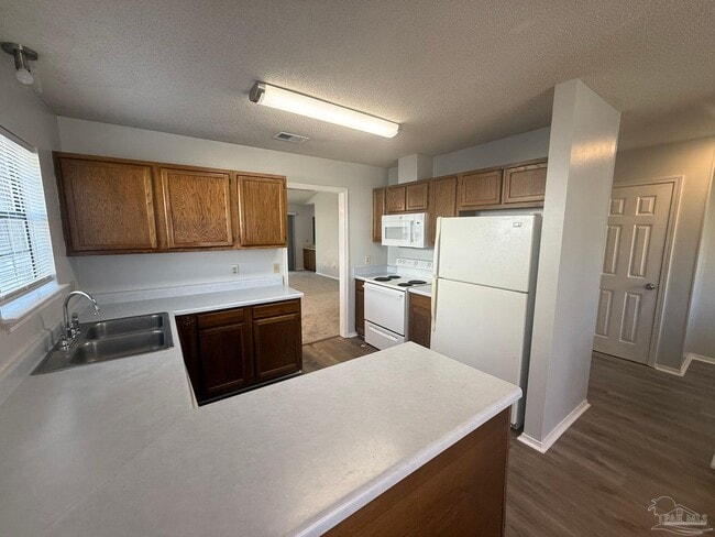 Building Photo - 2715 Summertree Ln