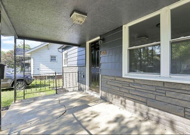 Building Photo - 2975 Howey Rd