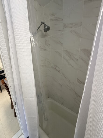 Building Photo - 25 Meacham St