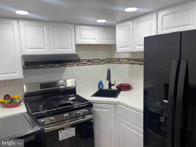 Building Photo - 6906 Parkwood St