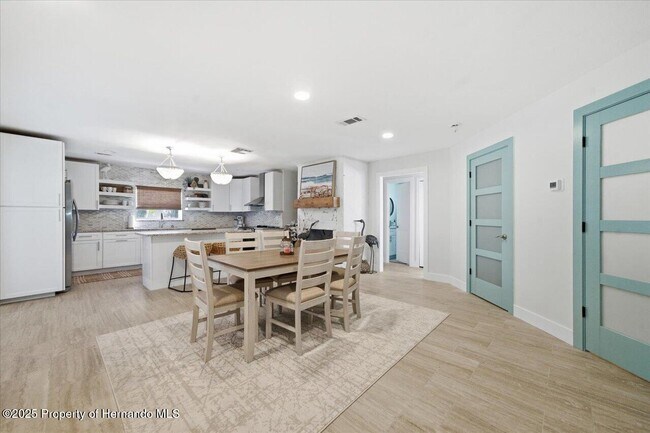 Building Photo - 4262 Biscayne Dr