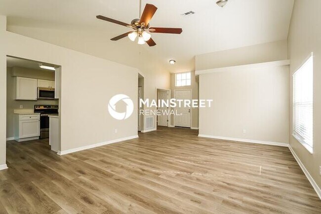 Building Photo - 3 Bedroom Pet-Friendly Home in Fort Myers, FL with Main Street Renewal