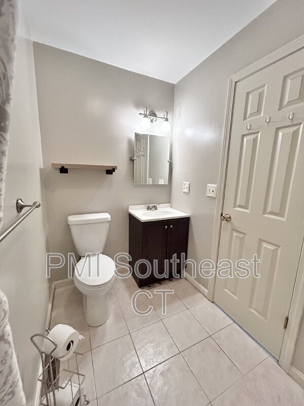 Building Photo - 310 Boston Post Rd