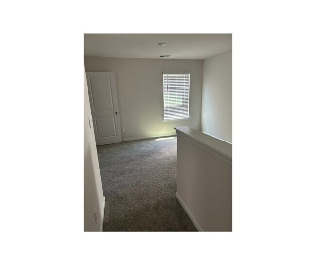 Building Photo - 1215 37th Ave Lane NE