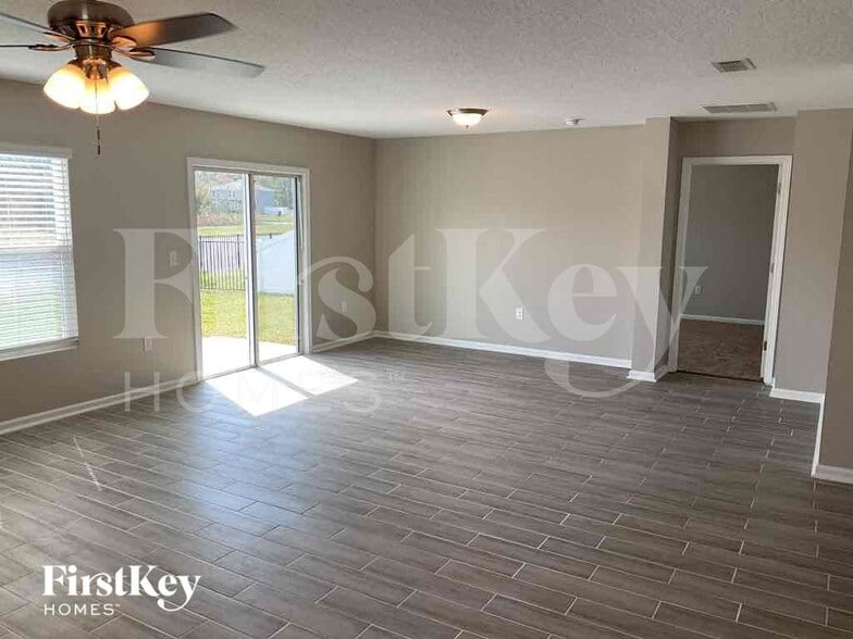 Building Photo - 2366 Sea Palm Ave