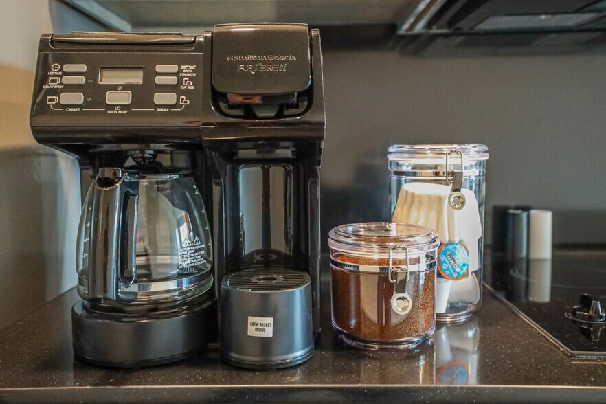 Building Photo - 10 Riordan Rd