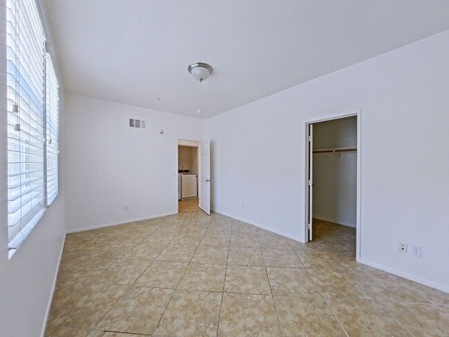 Building Photo - Spacious 3-Bedroom Home in Prime San Diego Location