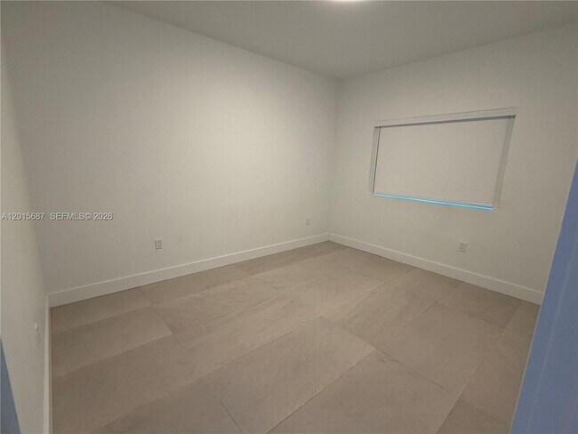 Building Photo - 2641 NW 24th Ct