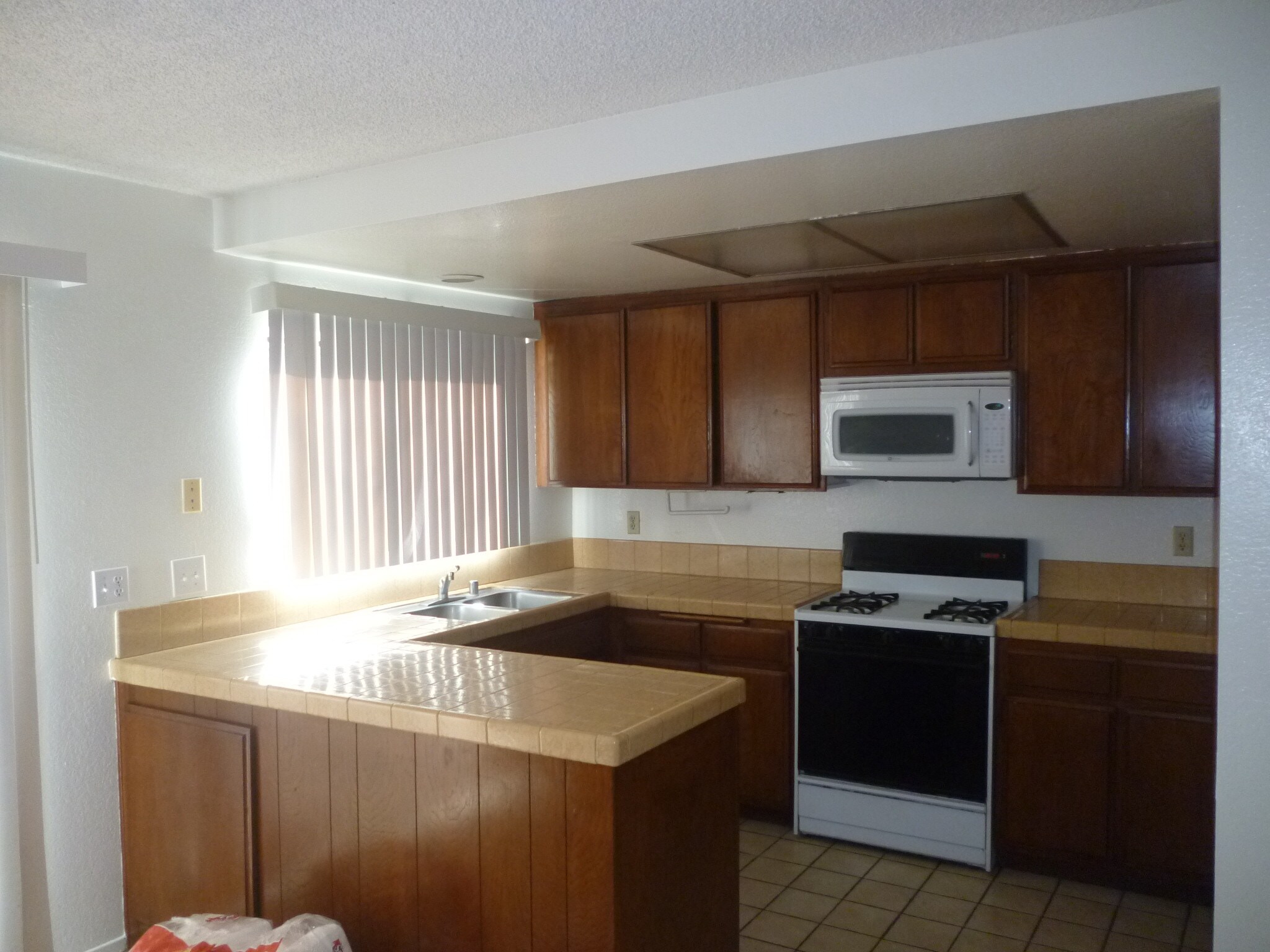 Building Photo - 2286 Pacific Ave