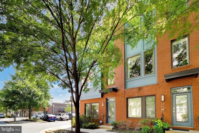 Building Photo - 5600 45th Ave
