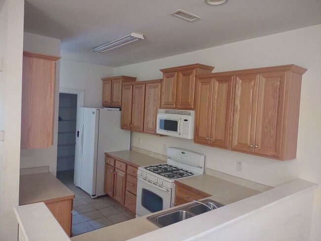 Building Photo - COMING SOON!! Lovely 2 Bedroom House | Gre...