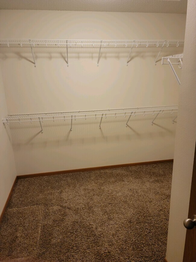 Building Photo - 4241 Estate Dr S