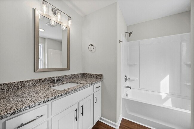 Building Photo - 839 Cumberland Dr