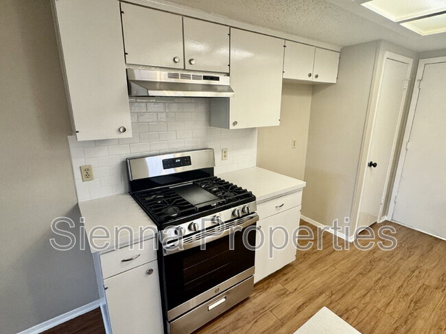 Building Photo - 2708 Charlesworth Dr