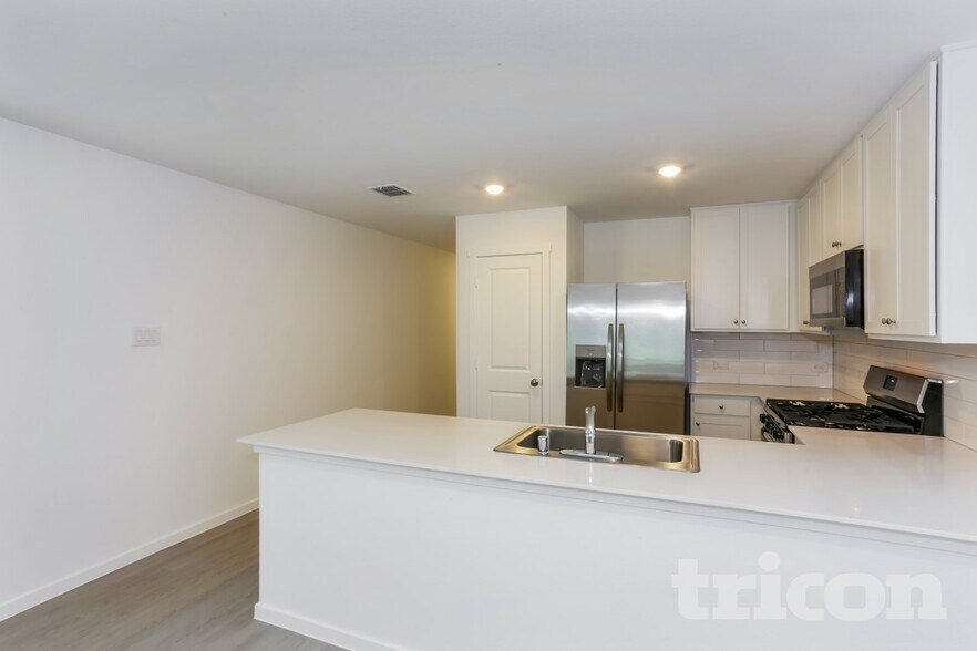 Building Photo - 15233 Rangeland Rd